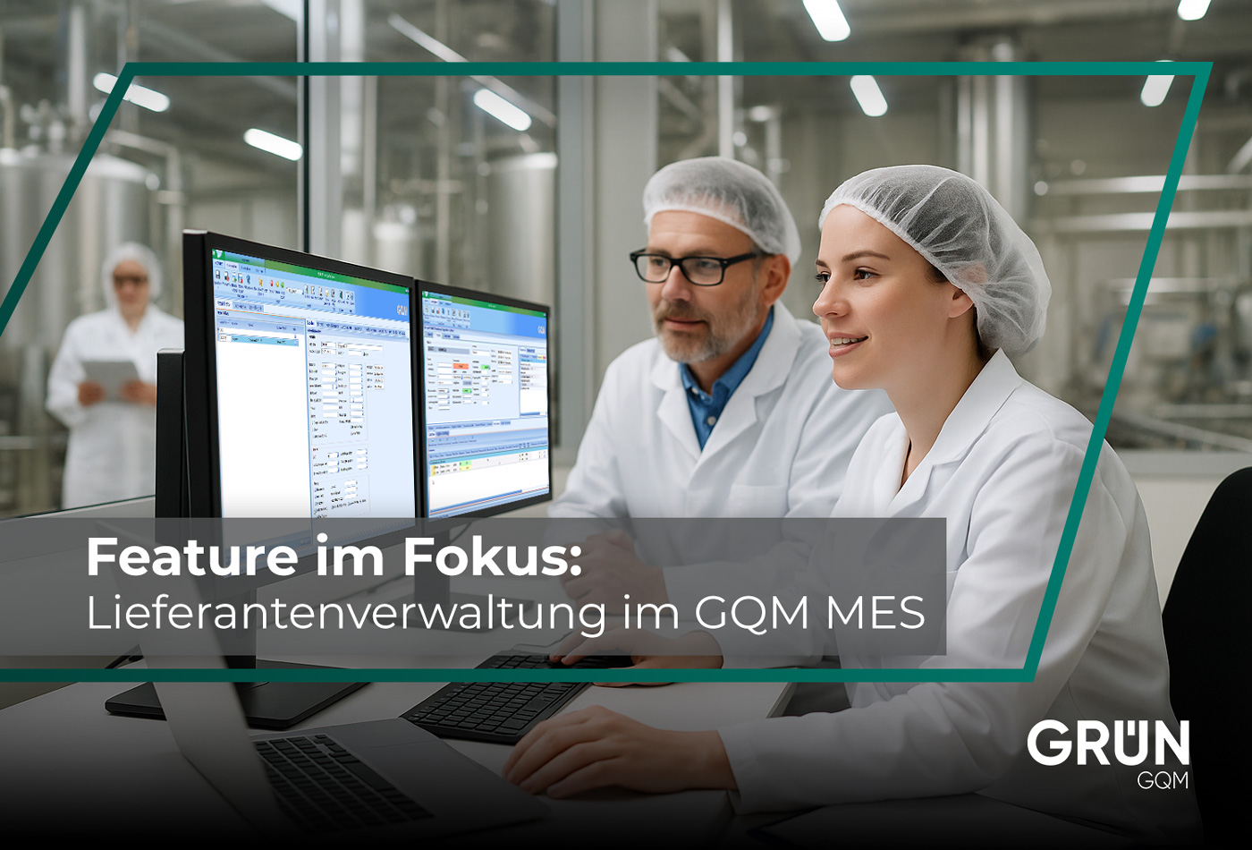 Mitarbeitende in der Lebensmittelproduktion besprechen Lieferantenverwaltung