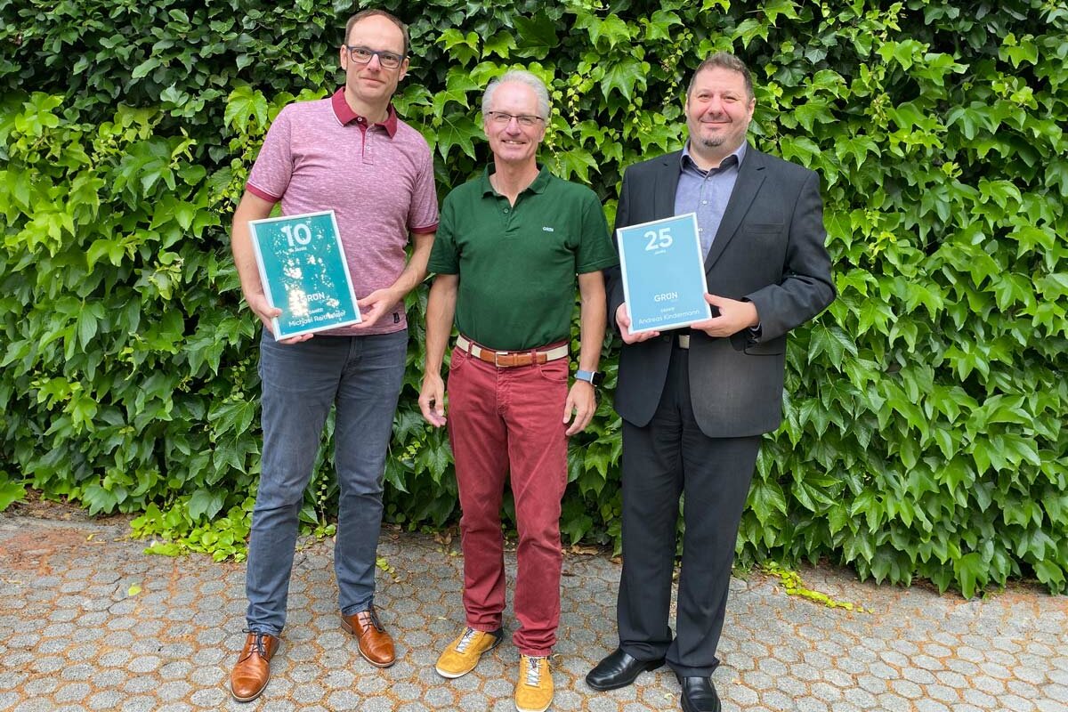 Dr. Johannes Schraml bedankte sich bei Michael Reithmeier (links) und Andreas Kindermann für die langjährige Zusammenarbeit.
